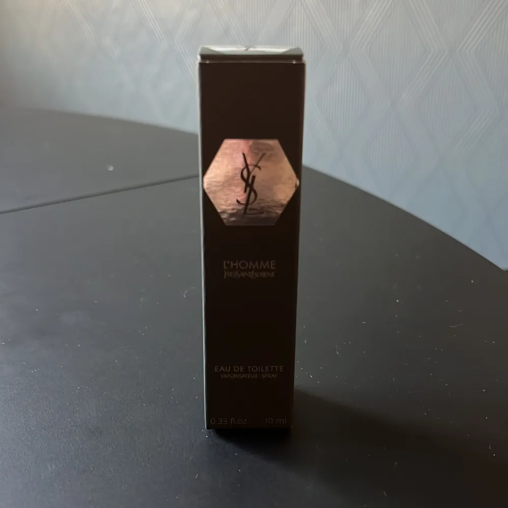 Oöppnad YSL parfym tester. Perfume.