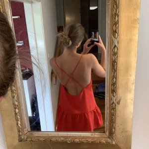 Sommarklänning❤️ - Superfin sommarklänning med öppen rygg🤩storlek S men passar mig som oftast bär M❤️