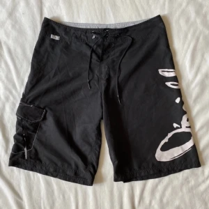O’neill shorts  - säljer mina O’neill shorts då jag inte roligt vet när jag ska använda dem och de är lite för stora för mig. Köpte dem på vinted för nån vecka sen, supersnygga! Skulle säga att dem sitter ganska baggy på mig som oftast har 36/s i byxor.💞 