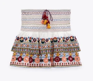 Zara kjol - Säljer nu min fina Zara kjol som inte går att köp längre 💕säljer pga att den är för stor🪩några sömmar har gått upp det syns inte jätte mycket men hör av er om ni vill ha bild på det👍🏼tryck inte på köp nu utan hör av er först❤️