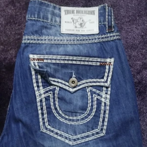 True Religion jeans - Köpte dessa på llick men gillade tyvärr inte dem så säljer dem. Bilderna är lånade hör av er ifall ni är intresserade och vill ha fler bilder.