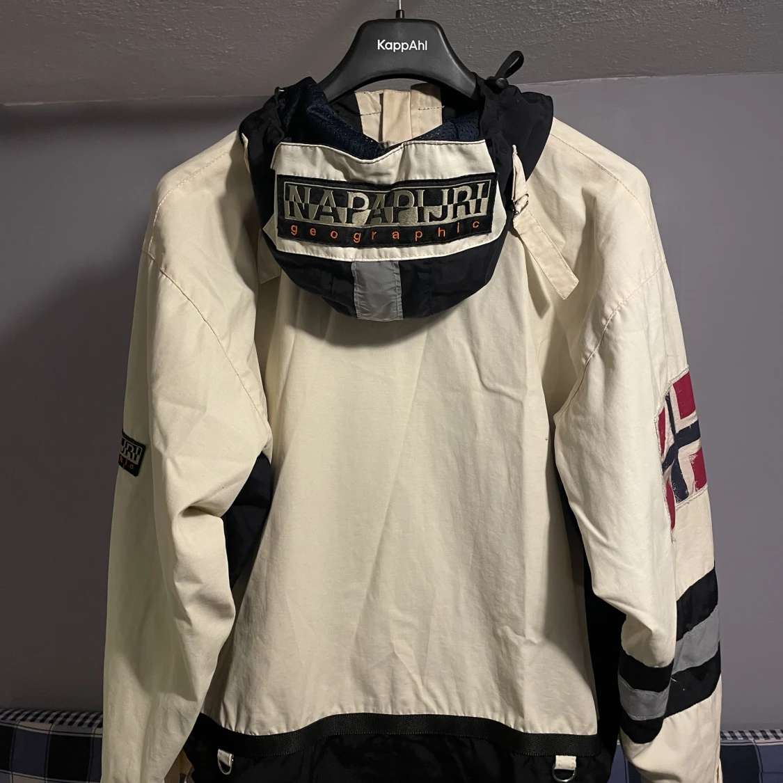 Napapjiri Jacka  - 90