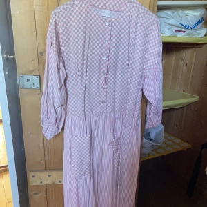 Klänning - Snygg cool klänning, 60 tal Kan gå ned i pris vid snabb affär