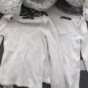 Tröjor  - Jätte fina stretchiga två olika storlekar ens är m/l o andra s/m