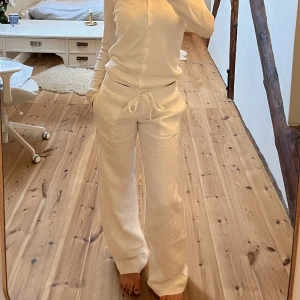 Byter/ säljer helt nya linnebyxor från Alobha Label - Fick hem mina linnebyxor från Alobha idag, tycker de är jättefina men skulle vilja ha en storlek mindre. Undrar om det är någon som vill byta sina Alobha linnebyxor i XS mot mina i S? Alternativt om någon vill köpa mina? 🩷