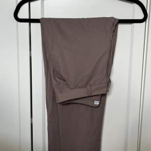 Superfina kostymbyxor från lager 157. Lågmidjade, nästan aldrig använda! Storlek XS. Köpare står för frakten🩷
