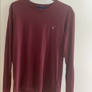 GANT långärmad T-shirt  - Är knappast använd och i princip nyskick  Storlek: S (Regular fit)