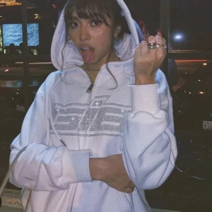 Hoddie  - Liknande i am gia hoddie🤍