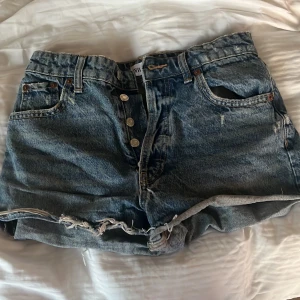 Shorts - Säljer dessa säljer snygga shorts från zara eftersom att dem är för små för mig. ( tryck gärna på köp nu )