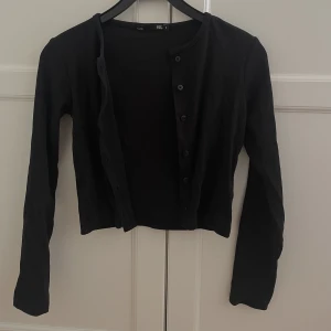 Kofta 3-pack  - 3 koftor i olika färger från lager 157. Endast den svarta är använd en gång, de andra två är oanvända. Jag står ej för fraktkostnaden😊