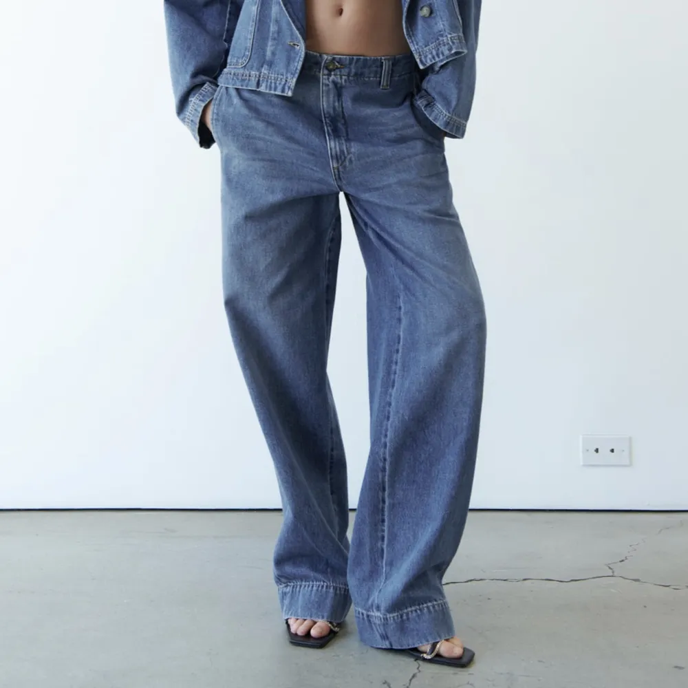Helt nya och oanvända chinos från Zara Storlek 40 men är som på bilderna för någon med storlek 36/38. Jeans & Byxor.