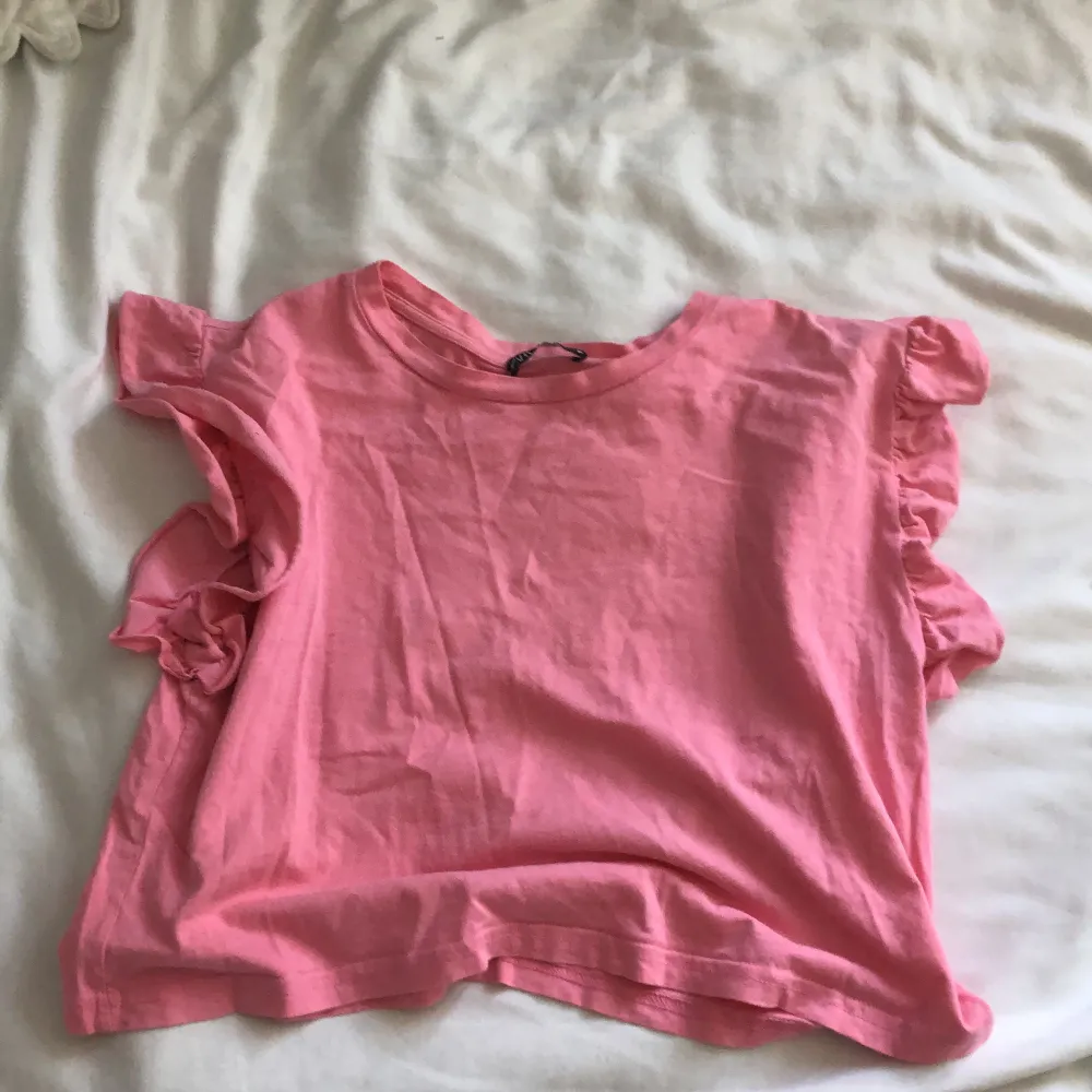 En fin rosa topp från zara i storlek S. Bra skick. . T-shirts.