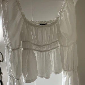 Blus Ginatricot  - Säljer denna söta blusen från ginatricot⭐️