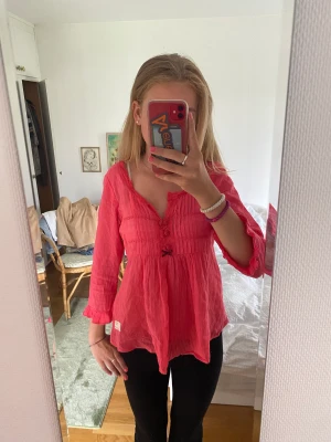 Odd Molly blus - Säljer denna super gulliga blusen från odd molly den är i super fint skick skriv för fler bilder❤️