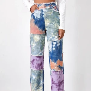 Unika jeans  - Säljer dessa balla byxor då de blev lite för korta för min smak. Jag är 178. Skriv för fler bilder eller frågor💕