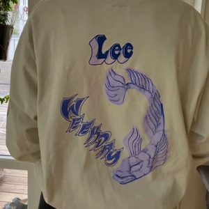 Storlek L - En overzise tröja som jag köp på Plick,säljes därav att den inte kommer till användning. (Lånade bilder)