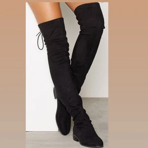 Overknee skor - köpta på nelly men knappt använda, nypris 600kr 