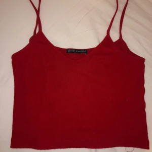 Rött linne - Säljer mitt röda linne från brandy, använd ett par gånger.