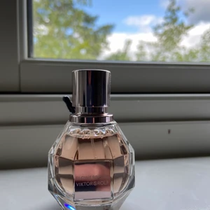 Victor & Rolf flower bomb  - Parfym flowerbomb från Viktor & Rolf använd ca 3 gr. 30 ml 