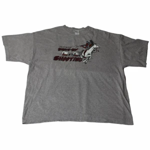 Drive by shooting - Vintage Tee - En cool graphic tee som är perfekt för en lite komisk och 100% snygg outfit. Med fina röda färger på tycker samt ett skönt material. Köpt på tjmaxx  som är en secondhandbutik i USA.