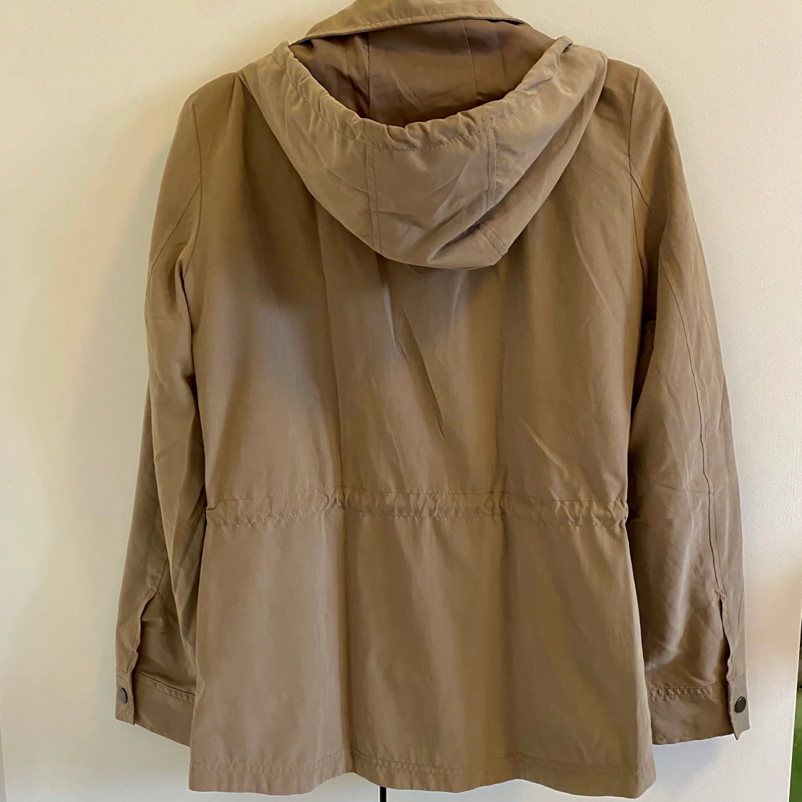 Beige jacka från Only i storlek Xs - 91