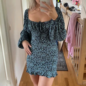 Klänning - Jättefin sommrig klänning från missguided, aldrig använd pga jag har för många klänningar😅 Storlek 36, 160 kr inkl frakt💕