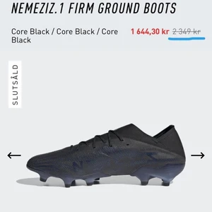 Adidas Nemeziz 1.FG fotbollsskor strl 42 - Jag köpte dessa som födelsedagspresent till min pojkvän men sen visade det sig att det var fel storlek. Han säger att storleken har stor betydelse när man spelar fotboll så han kunde därför inte använda dem.. Eftersom jag var sent ute, fick jag inte lämna tillbaka dem. Därför är dem helt oanvända tyvärr.. Jag vill verkligen få dem sålda så kom med förslag på pris så kommer jag 100% anpassa priset