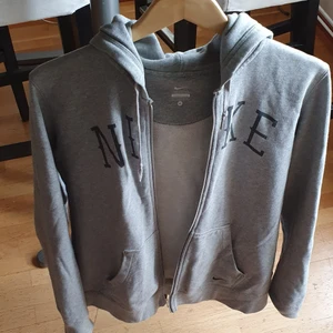 Åkta Nike unisex hoodie tröja  - I mycket bra skick och passar xxs_L,