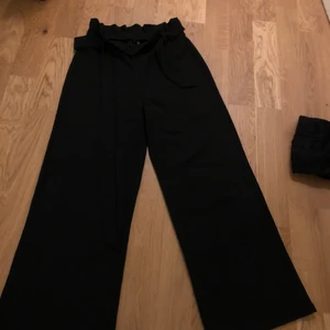 Byxor  - Ett par kostym liknade byxor från Vero Moda i storlek s