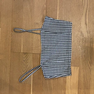 Croptop - SÄLJER COOL CROPTOP FRÅN HM. 