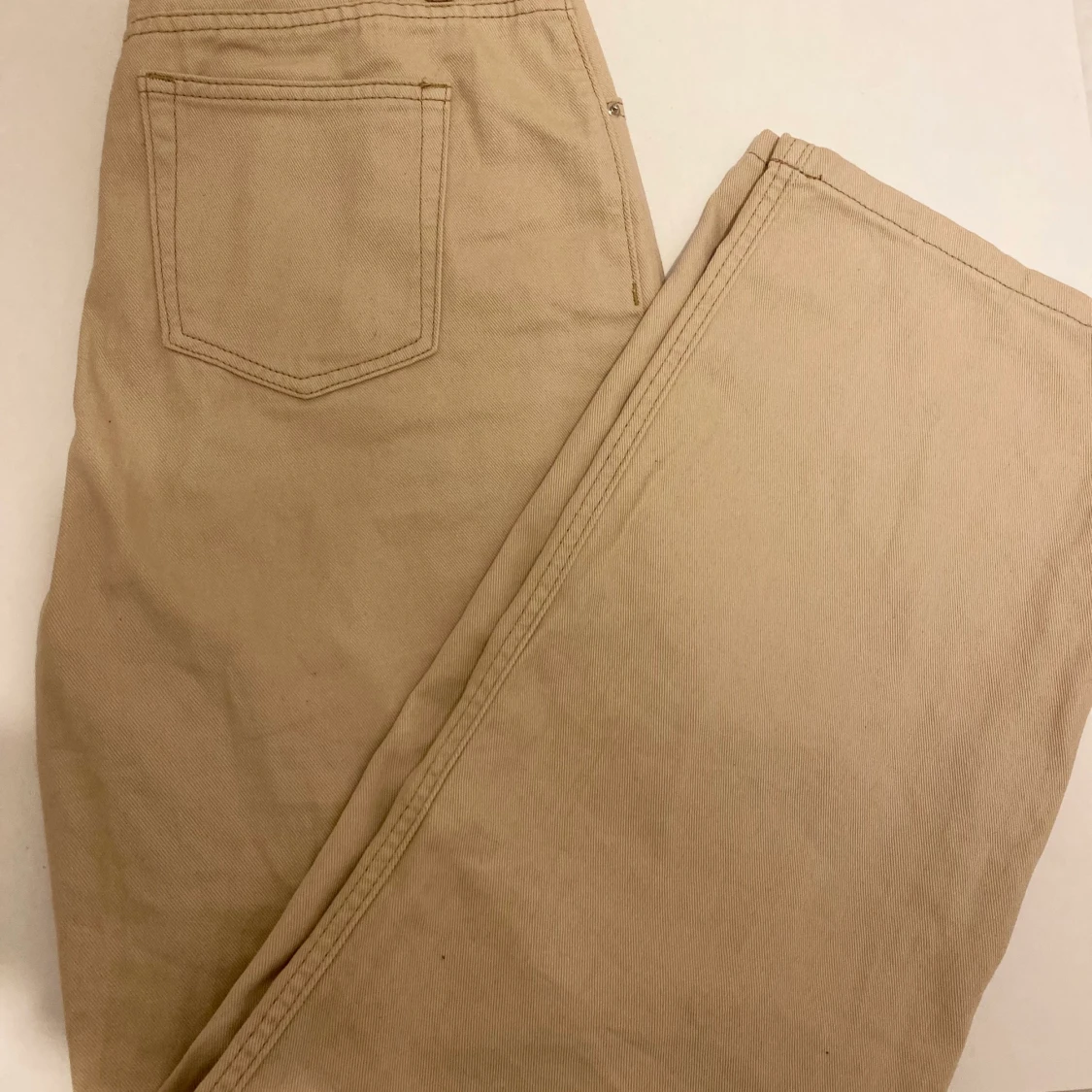 Knapp slätt jeans i storlek L - 90