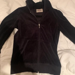 Juicy couture - Jättfin juicy couture hoodie💞 strl M men är mer som en XS. Köpare står för frakt❤️