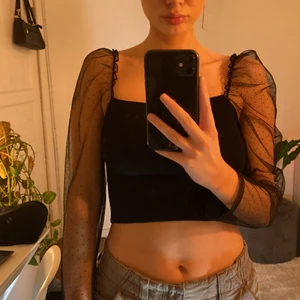 Topp  - Jätte fin svart topp som inte kommer till användning:(