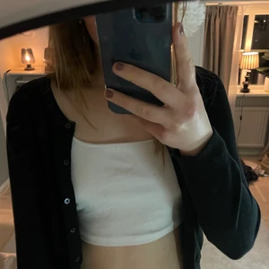 NAKD TOPP - KORT TOPP MED DJUP RYGG. Strlk M. Använd 2 gånger. 60kr + frakt