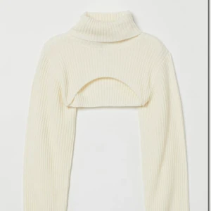 vit stickad tröja - tröja ifrån hm som är slutsåld, storlek s. Skriv för egna bilder❤️