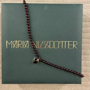 Maria Nilsdotter halsband - Halsband från Maria Nilsdotter i utmärkt skick. Högsta bud gäller. Frakt ingår❤️