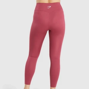 Gymshark tights - Gymsharktights i en fin färg som är supersköna. dom är i strl xs. Dom är använda typ två gånger och säljer eftersom dom inte kommer till användning 😊 frakt tillkommer 