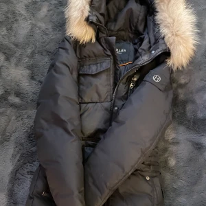 Hollies jacka  - Säljer min hollies jacka, kan går ner i pris vid snabb affär 