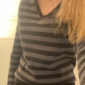 Randig tröja - Så snygg randig tröja från racemarine, storleken står inte kvar men passar en xs-m.💕💕