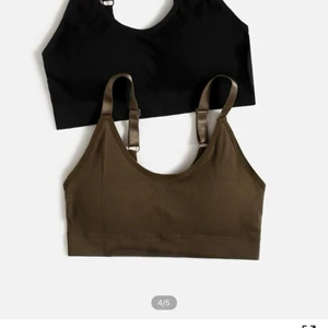 Sport top - Säljer dessa eftersom jag råkade beställa 2 stycken. HELT nya och oöppnade.  2pack 