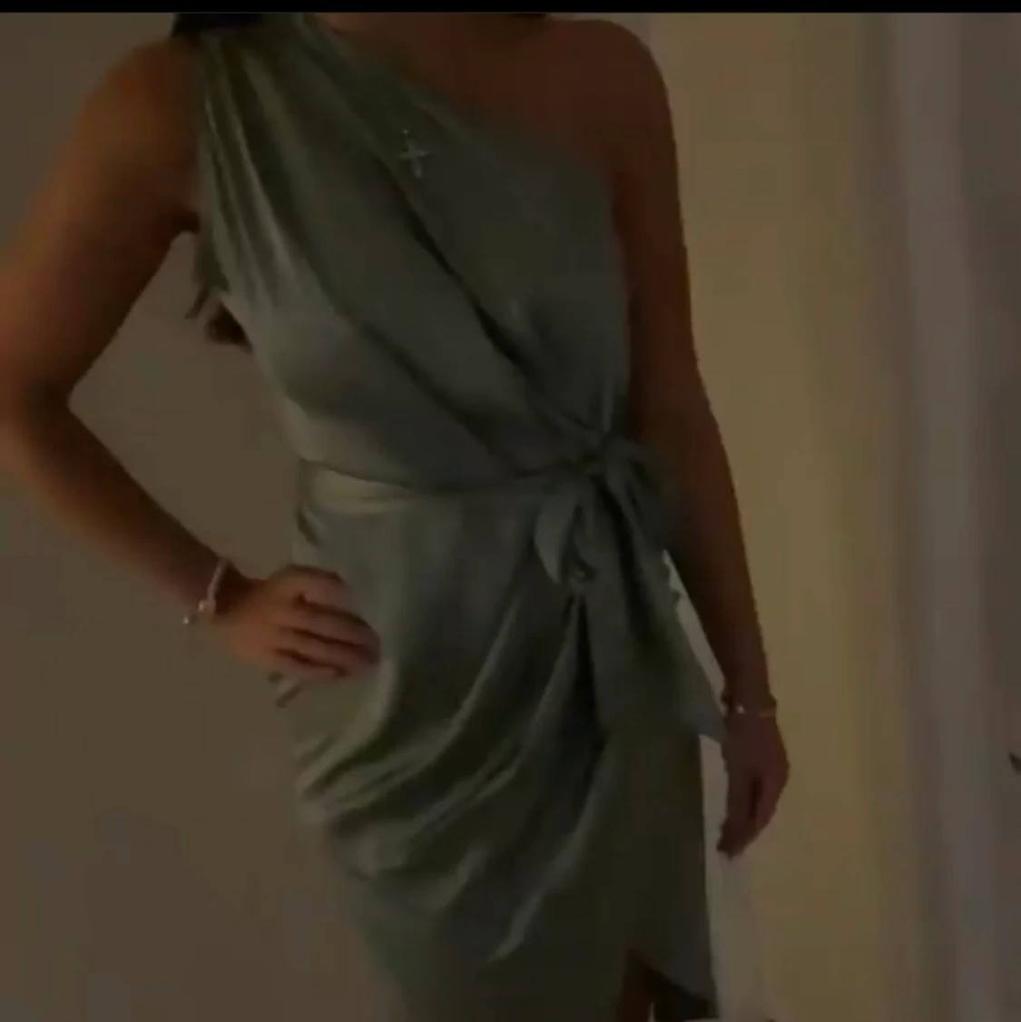 Festklänning i satin grön - 91