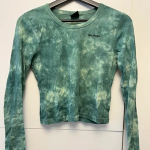 Batikmönstrad tröja  - Storlek S, frakt på 20kr tillkommer