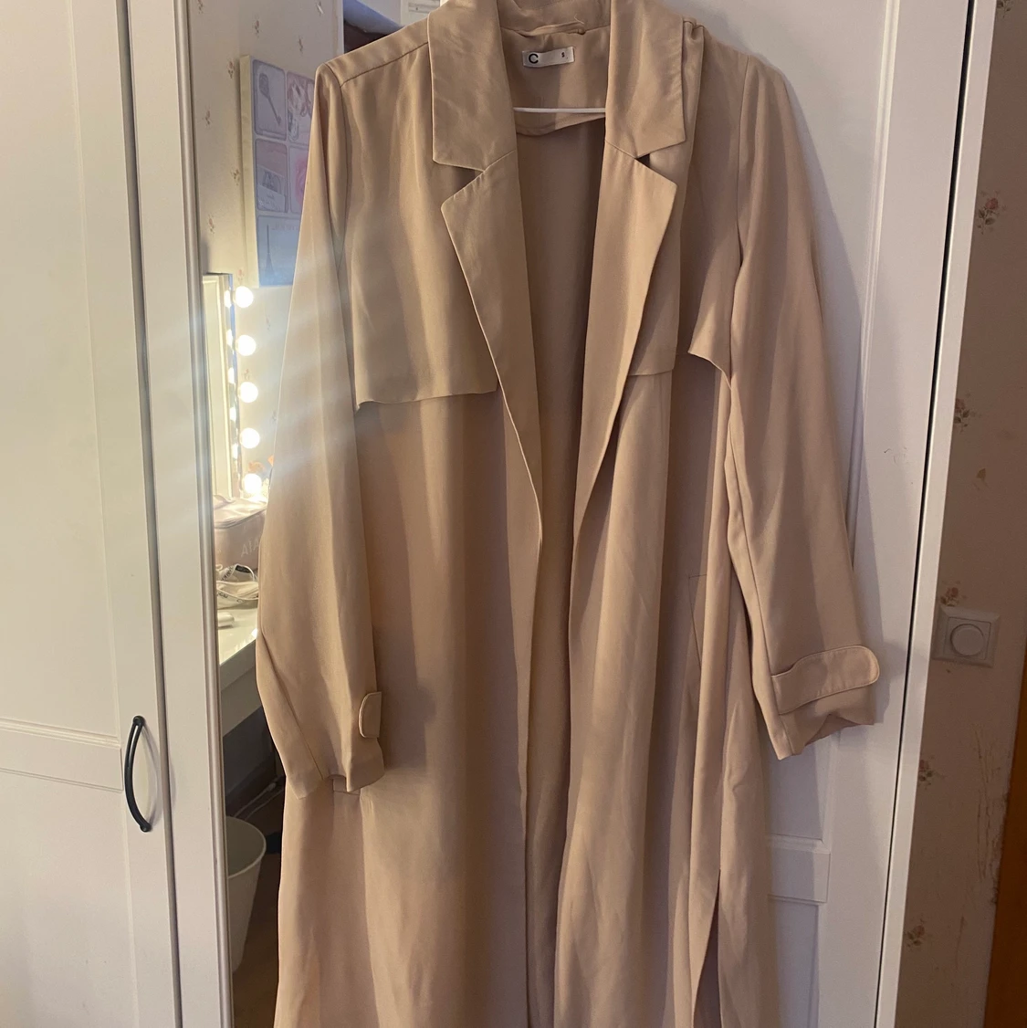 Beige trenchcoat 🤍