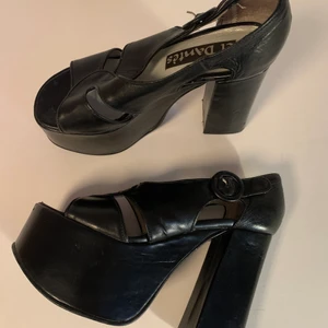 El Dantes Vintage platåskor plattform - Vintage El Dantes platåskor, 37. Köpta online och tyvärr för stora för mig (är 36 så får skylla mig själv!) Har små tecken på att de använts men är ändå i ett mycket fint Vintageskick!