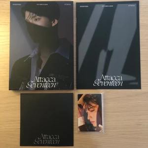 SEVENTEEN "Attacca (CARAT/DK Ver.)" - Officiell album i mint skick, utan skador eller tryckfel. Köpt från Bengans.   Allting förutom QR kort tillkommer som kom med i köpet (Lyric book, CD, 20 photocards på utvald-member-album och 4 'random' photocards), dock för 4 random photocards kan man välja 4st photocards från bild 2&3 - meddela gärna vilka photocards ni önskar er från bild 2&3 eftersom att jag inte vet vilka som fortfarande är tillgängliga.  Tar inga ansvar för postens slarv! Packar så bra som möjligt! Meddela för frågor.
