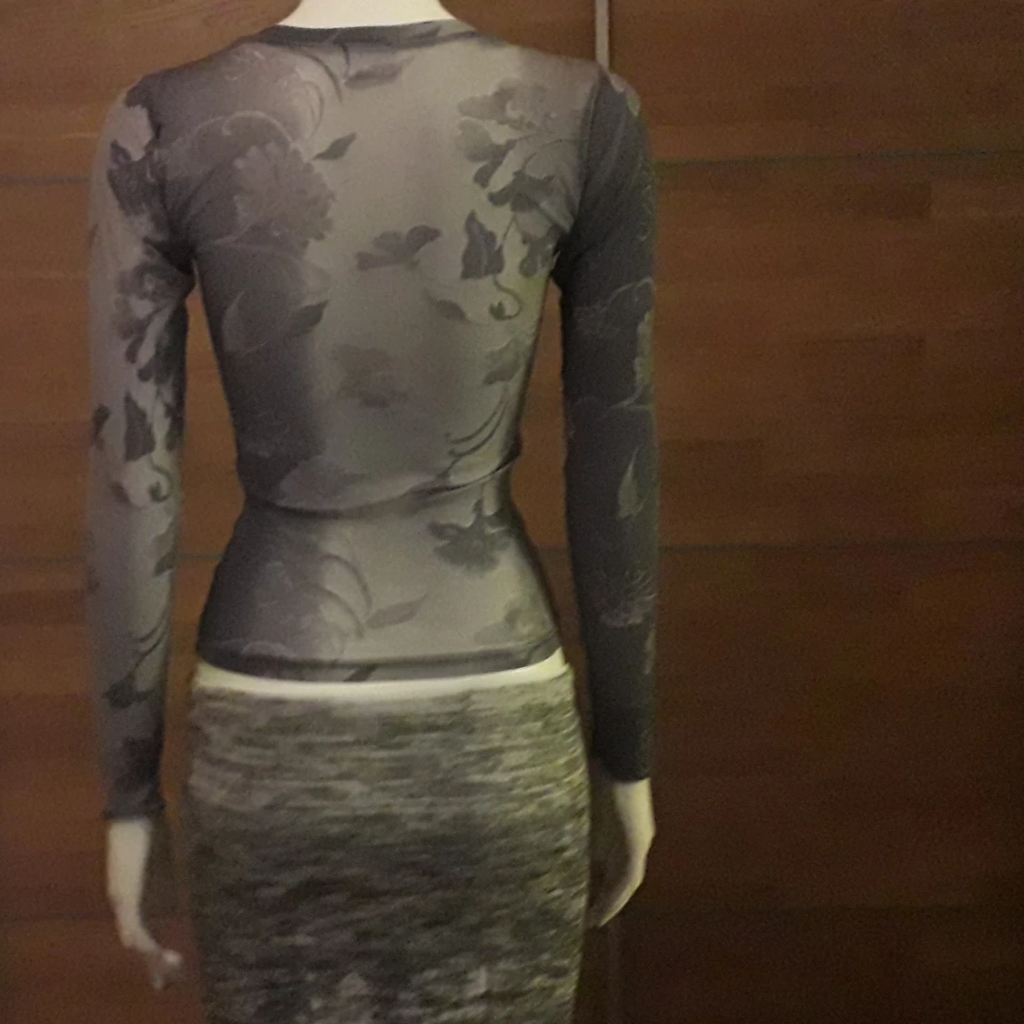 Meshtröja see through grå blomster - 91