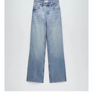 Zara 90s jeans - Mycket fina 90s jeans från Zara, storlek 36, lite oversized så skulle säga att de även passar en liten 38 beroende på hur man vill att dom ska sitta 😇 frakt tillkommer 