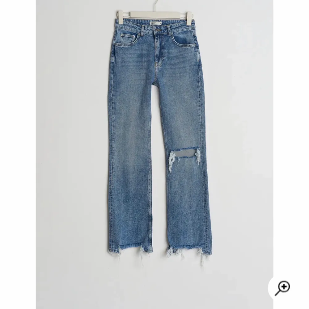 Jeans med hål från Gina tricot i petite storlek. Nypris 399. Använda två gånger, säljer pga inte min stil.🤍 Frakt tillkommer✨. Jeans & Byxor.