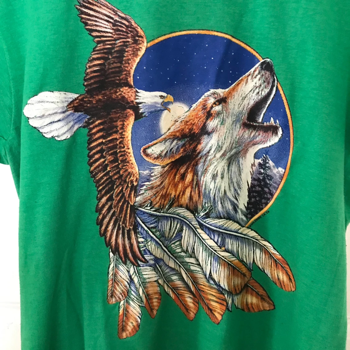 Retro t-shirt med ylande varg, strl S - 90