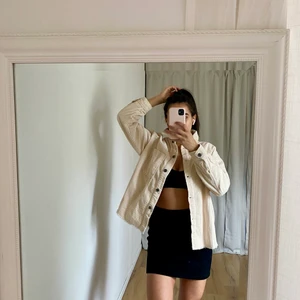 Beige manschester jacka  - Använd 1 gång!!! Lite ”oversize”